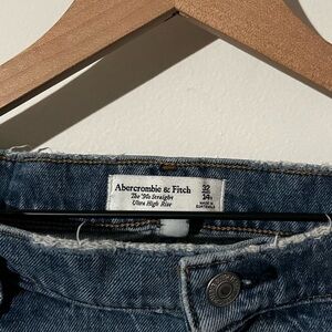 ABERCROMBIE & FITCH The 90’s Straight Ultra High Rise (Curve Love) Jeans